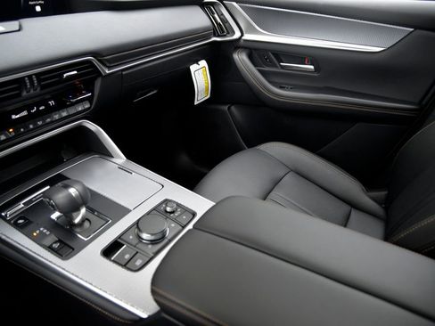 Certified 2025 MAZDA CX-70 Plug-In Hybrid w/ Premium Pkg image 26