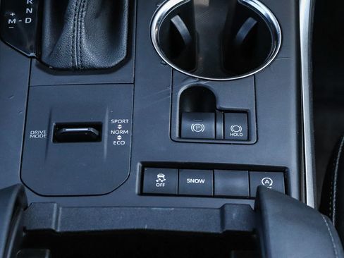 Used 2021 Toyota Highlander XSE FWD image 26
