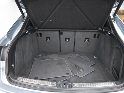 Certified 2021 Porsche Macan image 9