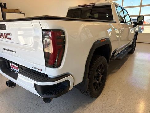 Used 2025 GMC Sierra 2500 AT4 AWD/4WD image 9