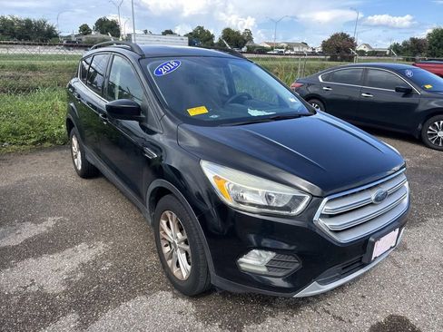Used 2018 Ford Escape SE FWD image 2