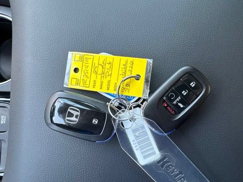Used 2025 Honda Pilot Touring image 25