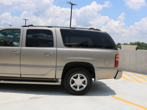 Used 2001 GMC Yukon XL Denali AWD/4WD image 28