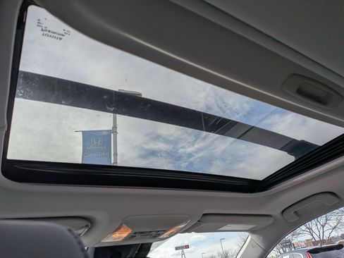 Used 2021 Toyota RAV4 XLE Premium image 27