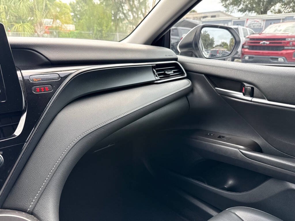 Used 2021 Toyota Camry SE FWD image 16