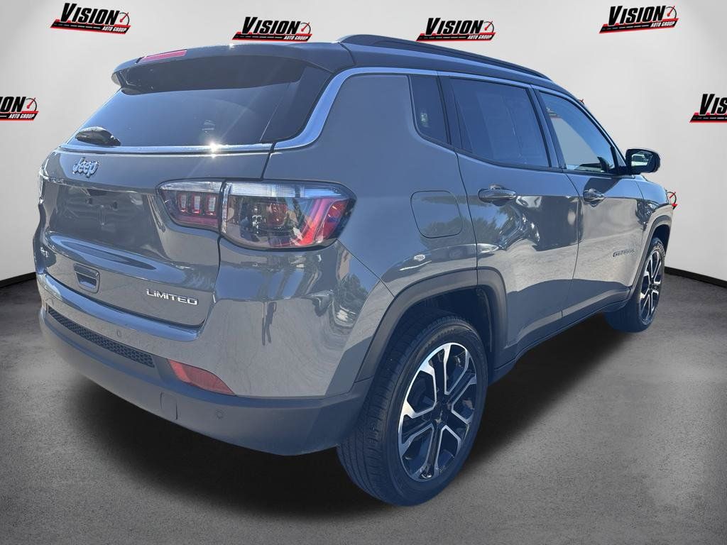 Used 2024 Jeep Compass Limited AWD/4WD image 5