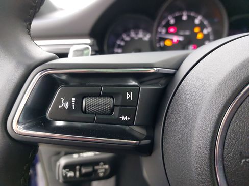 Used 2025 Porsche Macan image 19