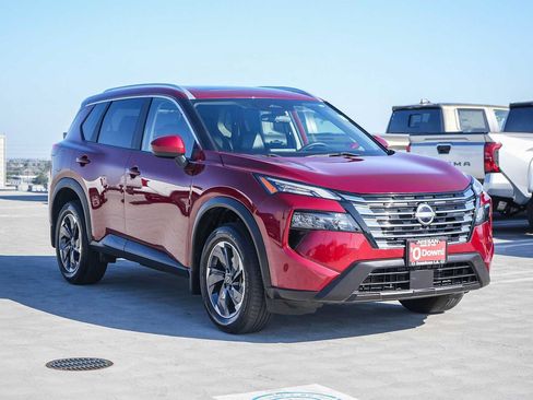 Used 2024 Nissan Rogue SV w/ SV Premium Package FWD image 3