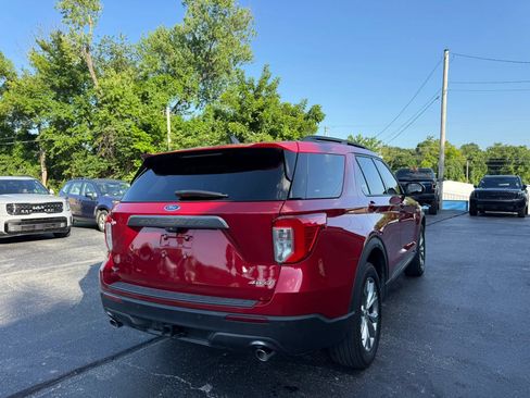 Used 2024 Ford Explorer XLT w/ Equipment Group 202A AWD/4WD image 6