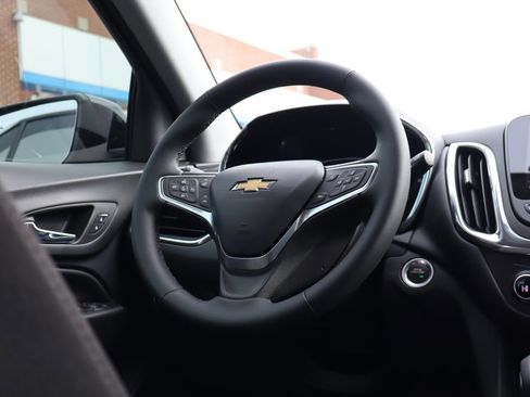 Used 2024 Chevrolet Equinox LT image 42