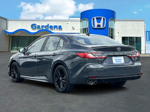 Used 2025 Toyota Camry SE FWD image 4