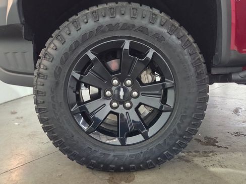 Used 2019 Chevrolet Colorado ZR2 w/ ZR2 Dusk Special Edition AWD/4WD image 2