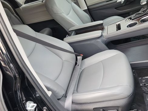 Certified 2023 Toyota Sienna XLE image 34