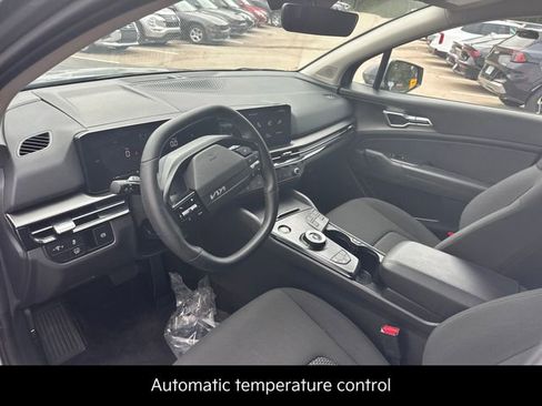 Certified 2026 Kia Sportage LX FWD image 7