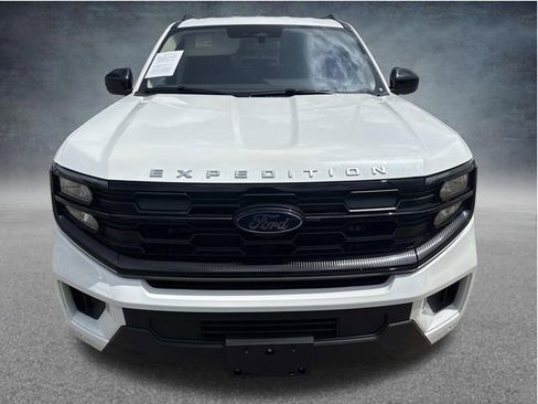Used 2025 Ford Expedition Active RWD image 2
