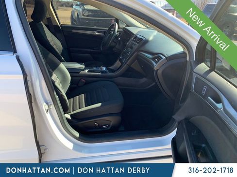 Used 2017 Ford Fusion SE image 15