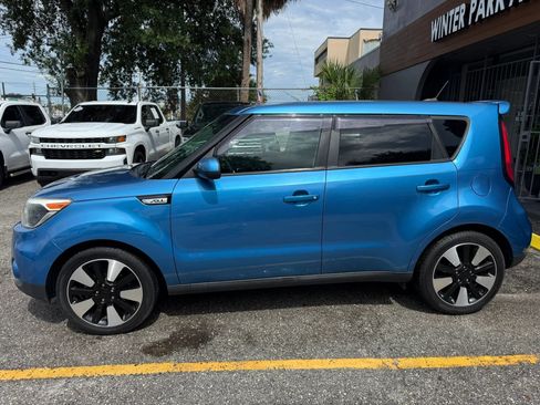 Used 2017 Kia Soul + w/ Designer's Package FWD image 4