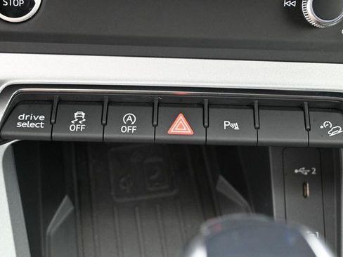 Used 2025 Audi Q3 2.0T Premium w/ Convenience Package AWD/4WD image 24