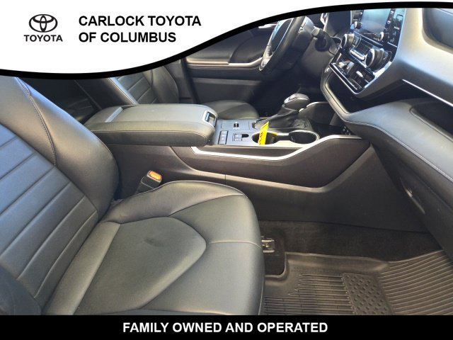 Used 2022 Toyota Highlander XLE AWD/4WD image 24