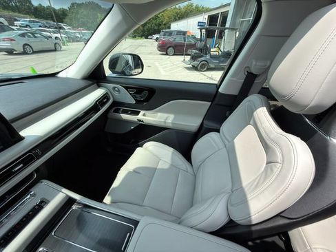 Used 2025 Lincoln Aviator Reserve w/ Equipment Group 201A AWD/4WD image 27