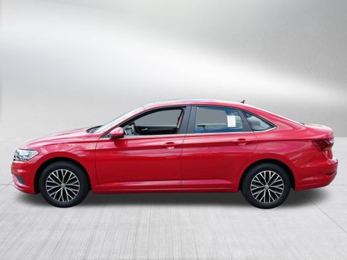 Used 2019 Volkswagen Jetta SE w/ Cold Weather Package FWD image 4