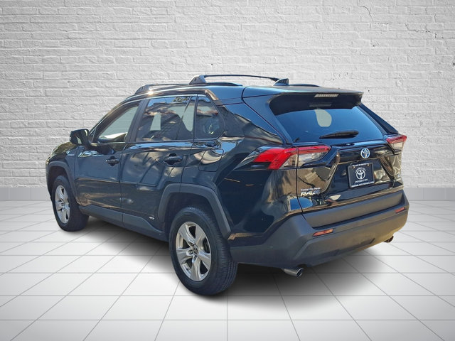 Used 2021 Toyota RAV4 LE AWD/4WD image 4