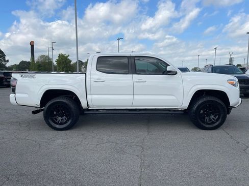 Used 2022 Toyota Tacoma SR w/ SR Convenience Package image 9