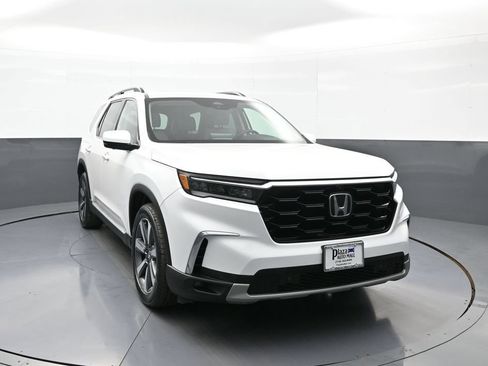 Certified 2024 Honda Pilot Elite image 3