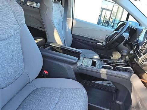 Used 2023 Toyota Sienna LE image 8