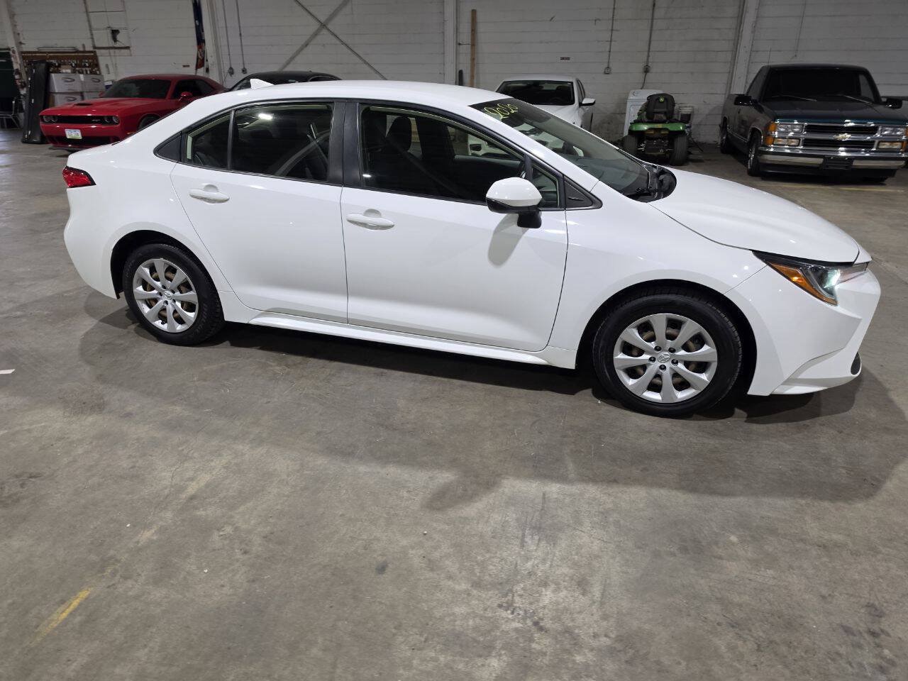 Used 2020 Toyota Corolla LE FWD image 16