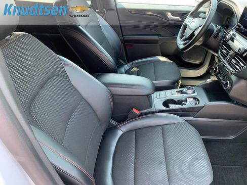 Used 2025 Ford Escape ST-Line Select AWD/4WD image 12