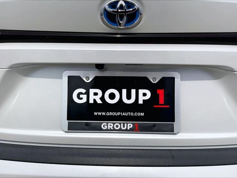 Used 2024 Toyota Corolla SE w/ SE Package FWD image 10