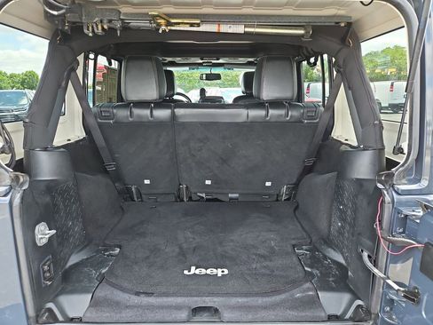 Used 2016 Jeep Wrangler Unlimited Rubicon w/ Connectivity Group AWD/4WD image 23
