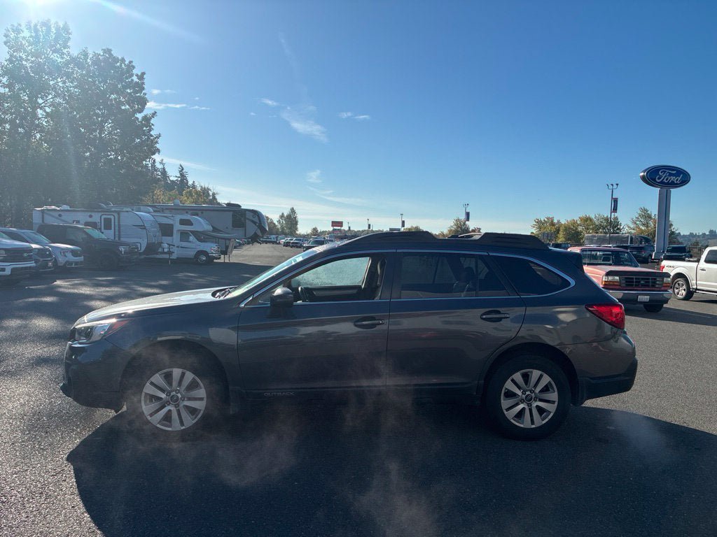 Used 2019 Subaru Outback 2.5i Premium w/ Popular Package #2 AWD/4WD image 4
