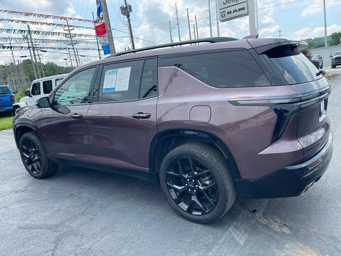 Used 2024 Chevrolet Traverse RS FWD image 4