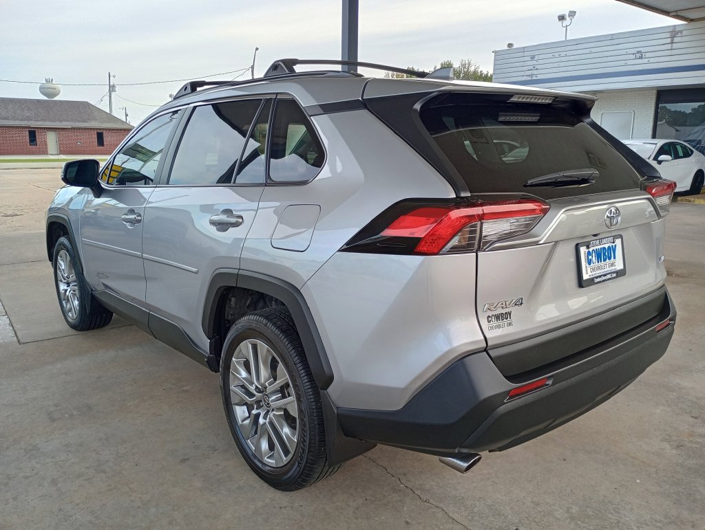 Used 2024 Toyota RAV4 XLE Premium FWD image 3