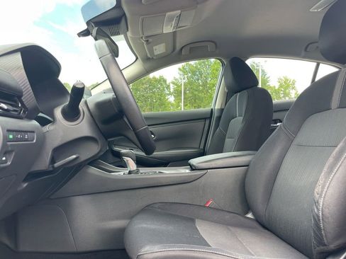 Used 2020 Nissan Sentra SV image 9