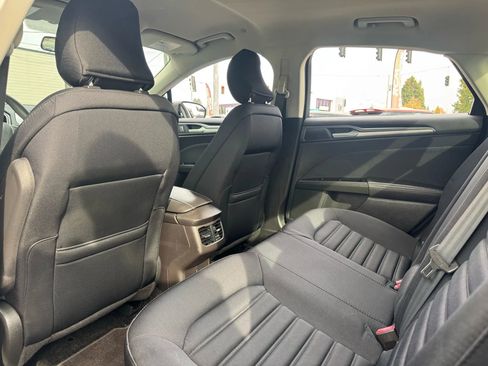 Used 2015 Ford Fusion SE image 16