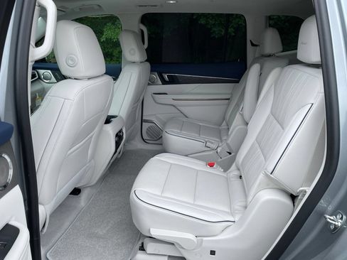 New 2026 Buick Enclave Avenir w/ Super Cruise Package FWD image 34
