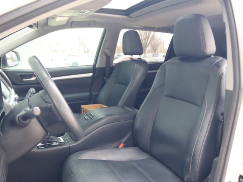 Used 2014 Toyota Highlander XLE image 34