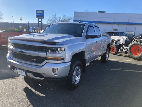Used 2018 Chevrolet Silverado 1500 LT w/ All Star Edition image 3