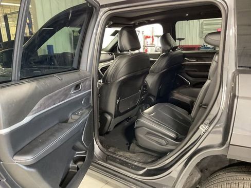 Used 2025 Jeep Grand Cherokee L Limited w/ Luxury Tech Group II image 10