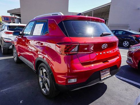 Used 2022 Hyundai Venue Limited image 4
