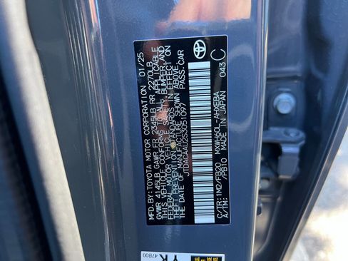 Used 2025 Toyota Prius LE image 22