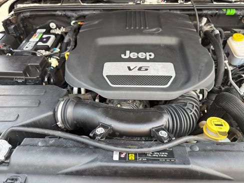 Used 2017 Jeep Wrangler Unlimited Rubicon AWD/4WD image 8