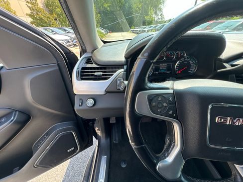 Used 2018 GMC Yukon XL SLT w/ Open Road Package RWD image 15