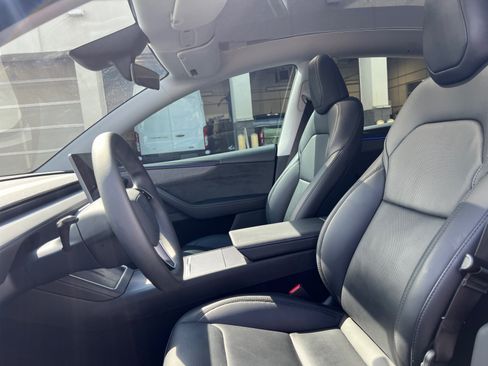 Used 2026 Tesla Model Y Long Range AWD/4WD image 19