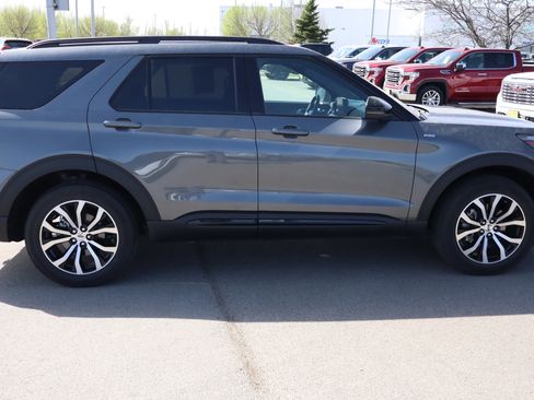 Used 2025 Ford Explorer ST-Line AWD/4WD image 8