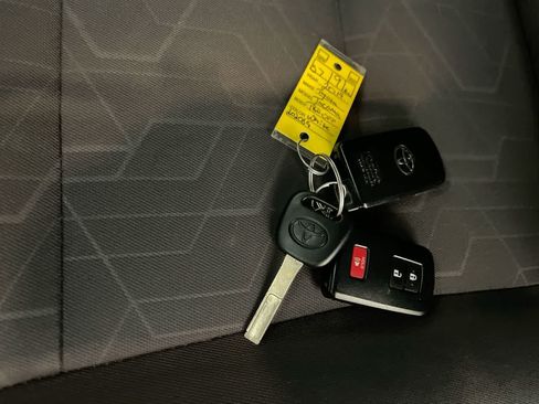 Certified 2019 Toyota Tacoma TRD Off-Road AWD/4WD image 26