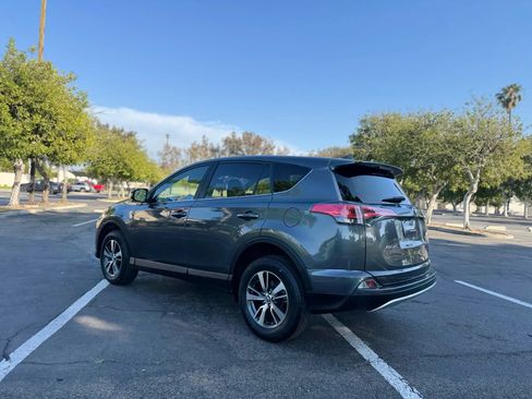 Used 2018 Toyota RAV4 XLE w/ Carpet Mat Package FWD image 16